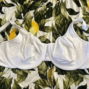 3 brassieres 42D Olga